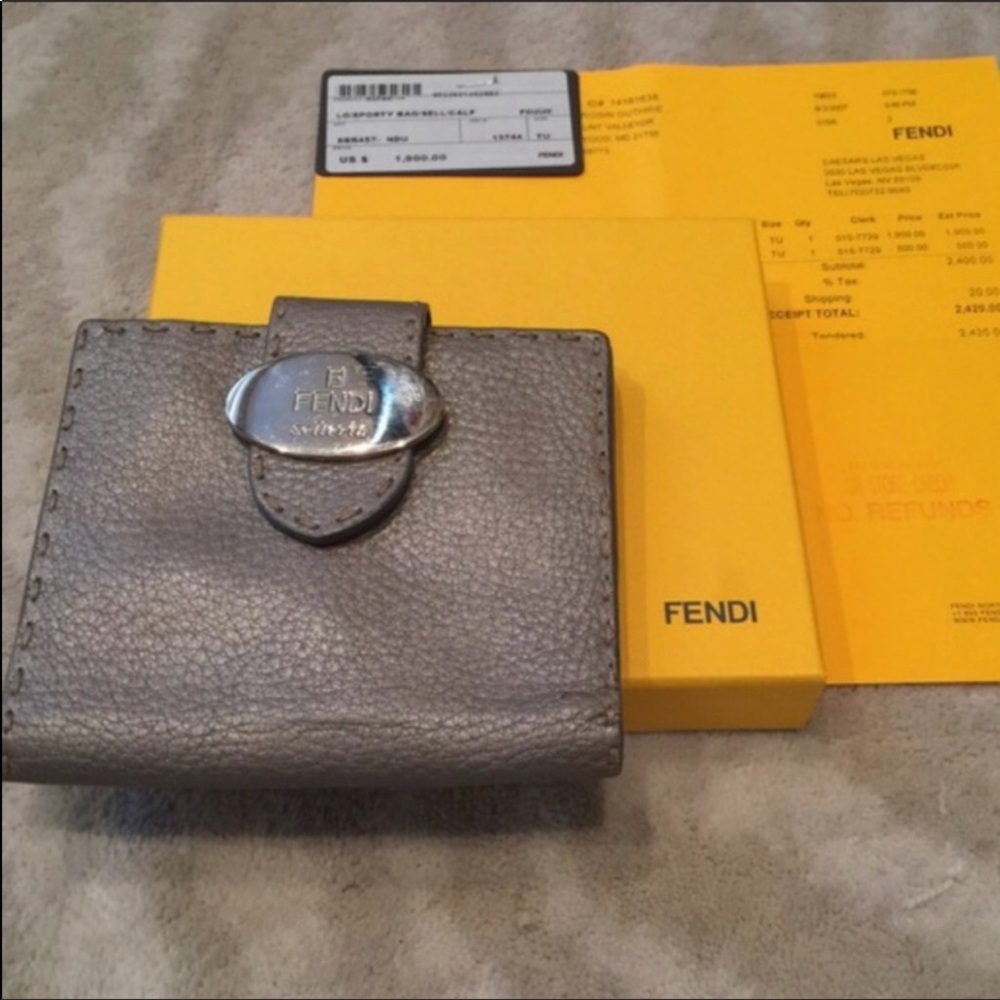 💯 Authentic Fendi Wallet